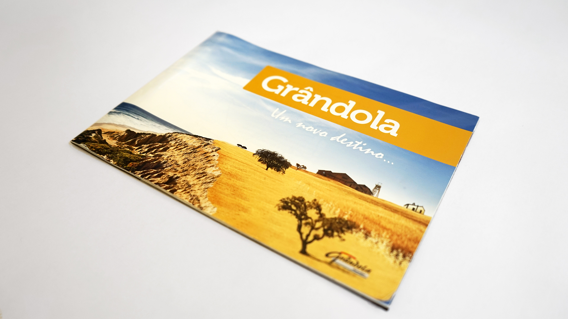 brochura turística de Grandola by Infoportugal